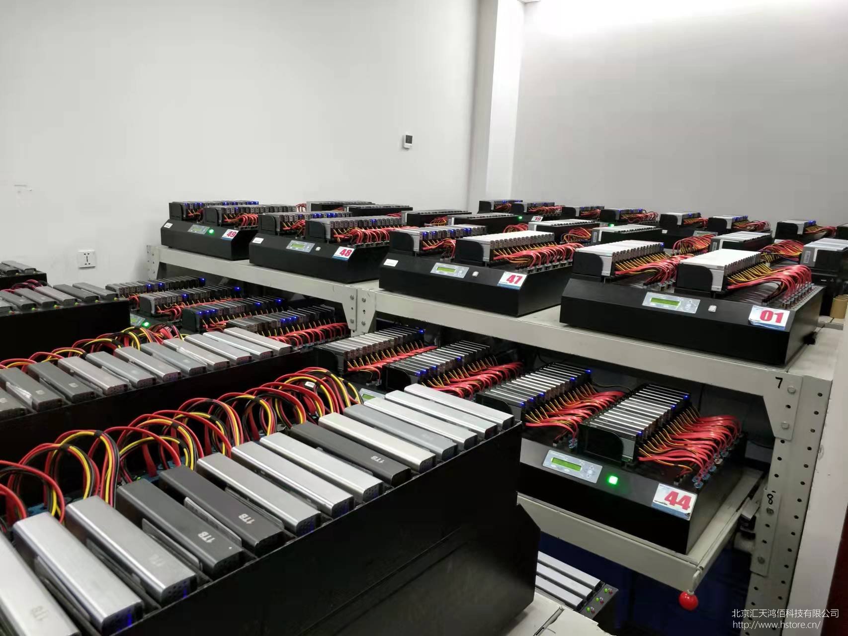 硬盤數據批量復制的最佳工具：硬盤拷貝機